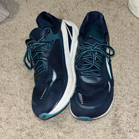 Women’s Altras - Picture 1 of 4